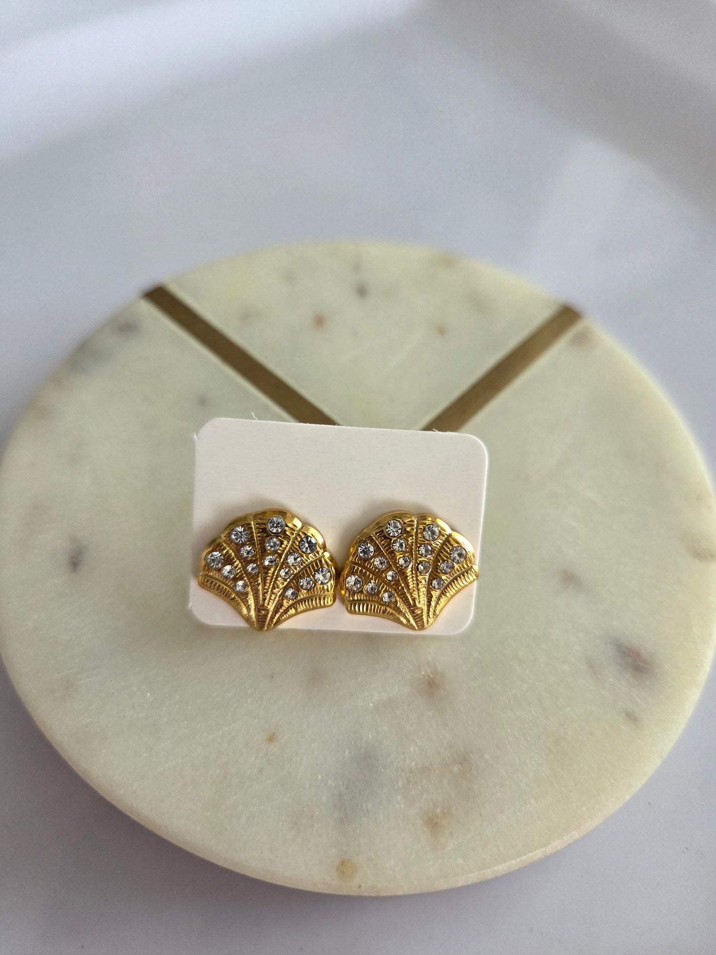 Concha con diamantes
