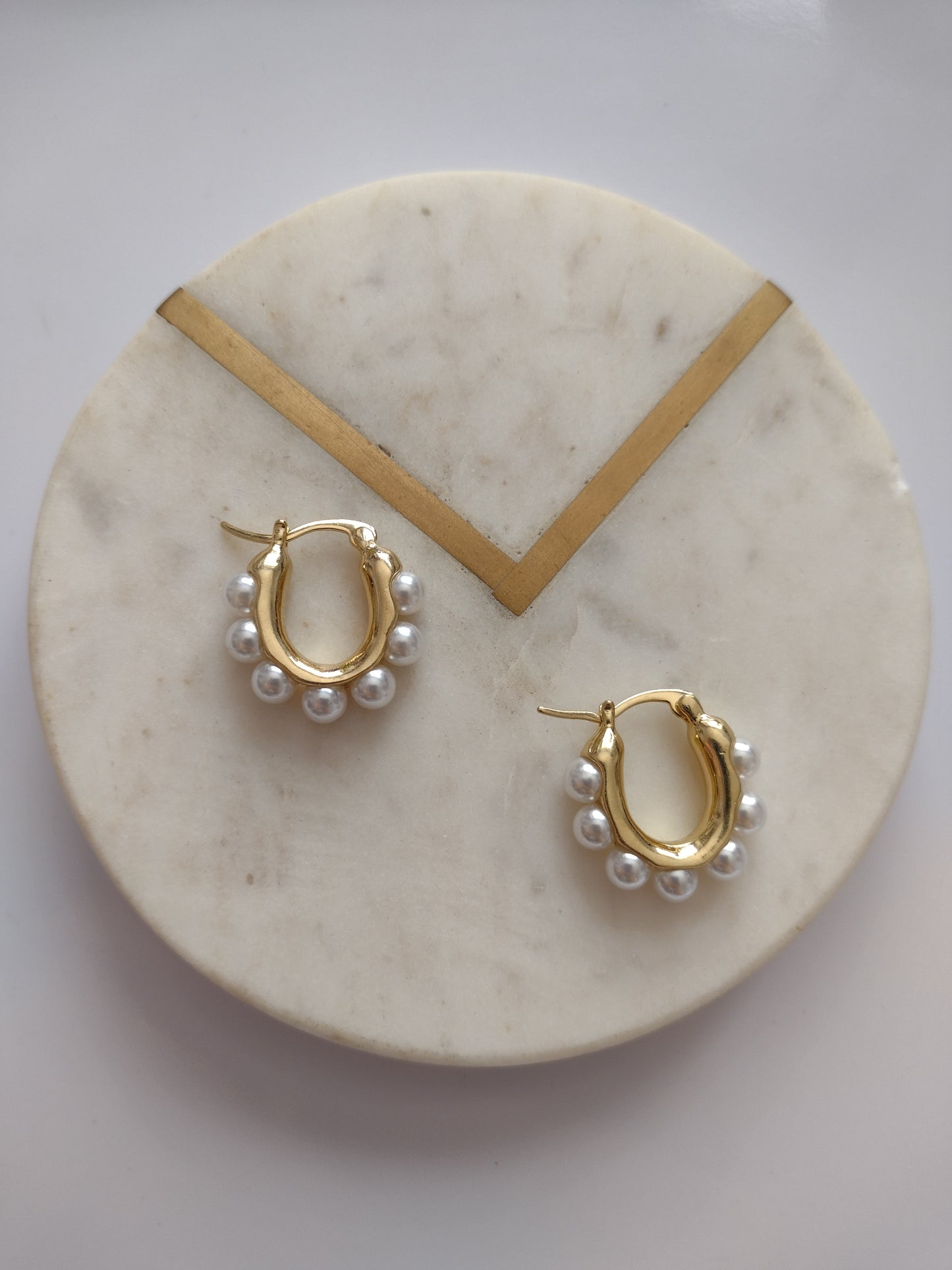 Oval Pearl earrings