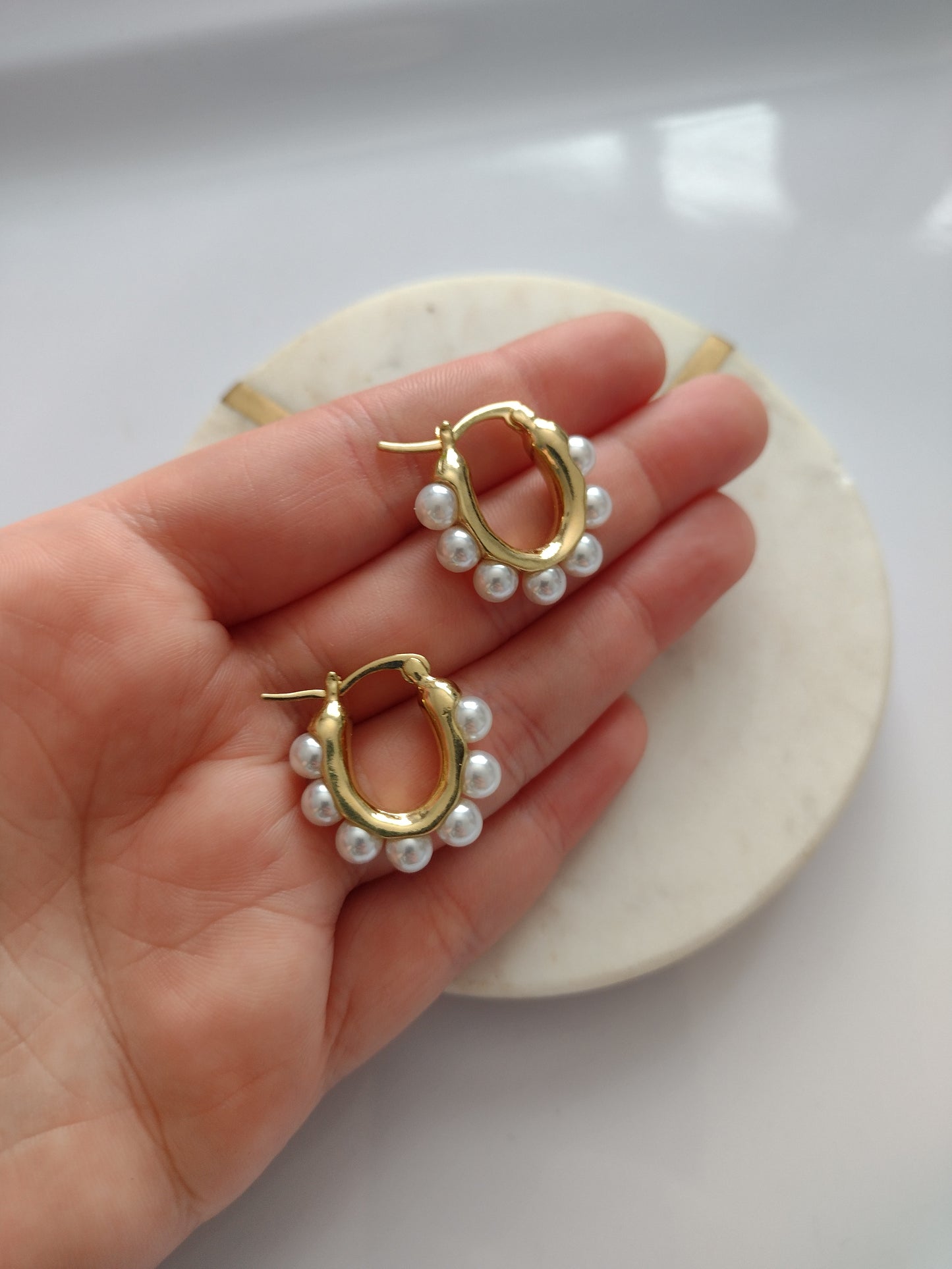 Oval Pearl earrings