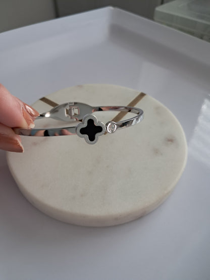 Trebol bangle