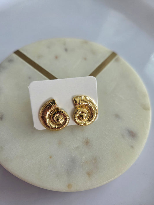 Mini caracol earrings